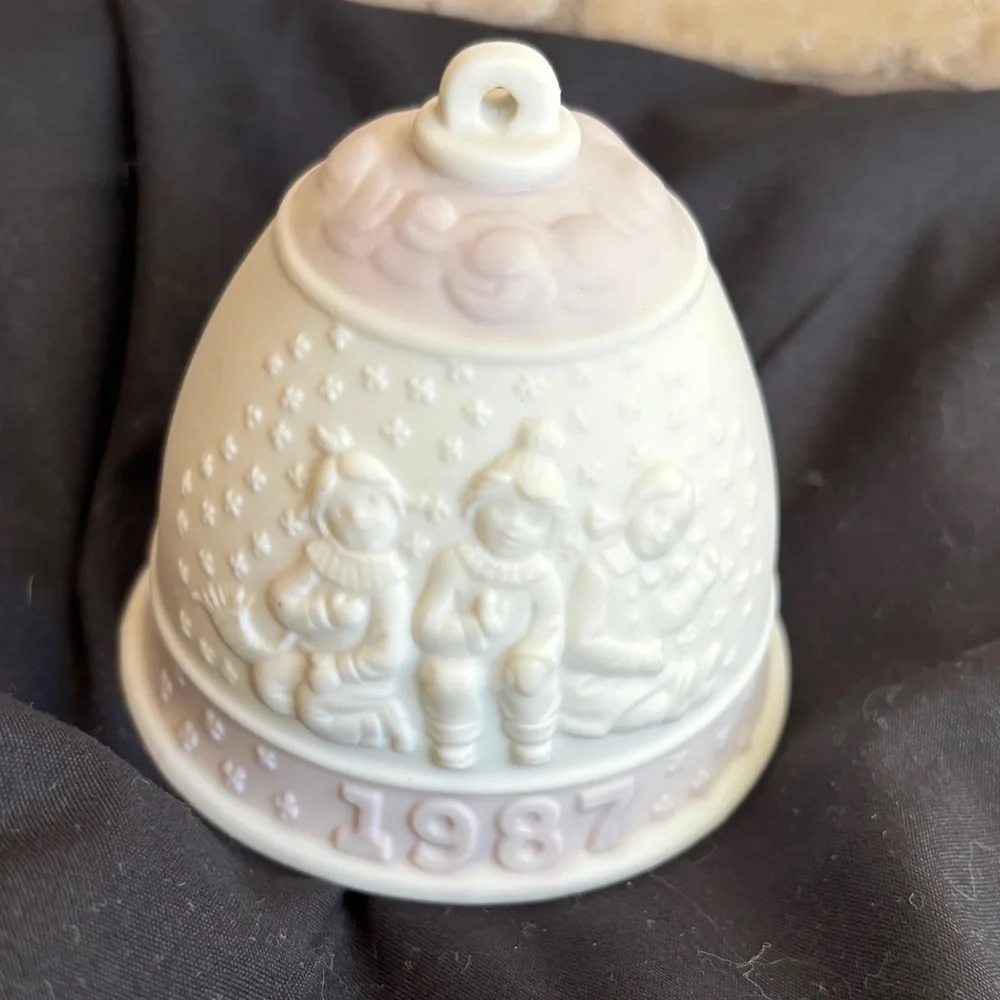 Lladro 1987 Porcelain Christmas Ornament Bell Holiday Vintage Collectible - Picture 1 of 6